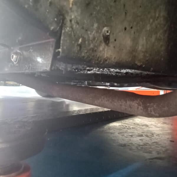140825 1973 Jensen Interceptor Broken Exhaust Mount 3