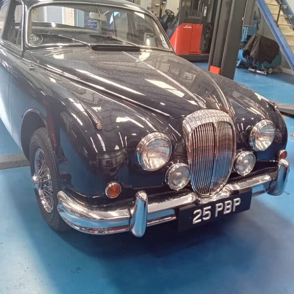 19.08.2025 1964 Daimler 250 V8 Blue Road test 1