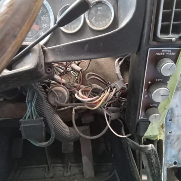 19.08.2025 1970 Aston Martin DBS 6 Vantage White Dash Removal 10