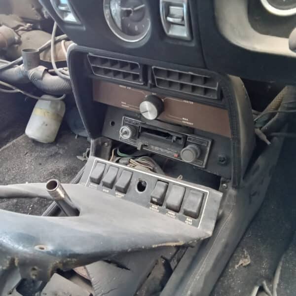 19.08.2025 1970 Aston Martin DBS 6 Vantage White Dash Removal 11