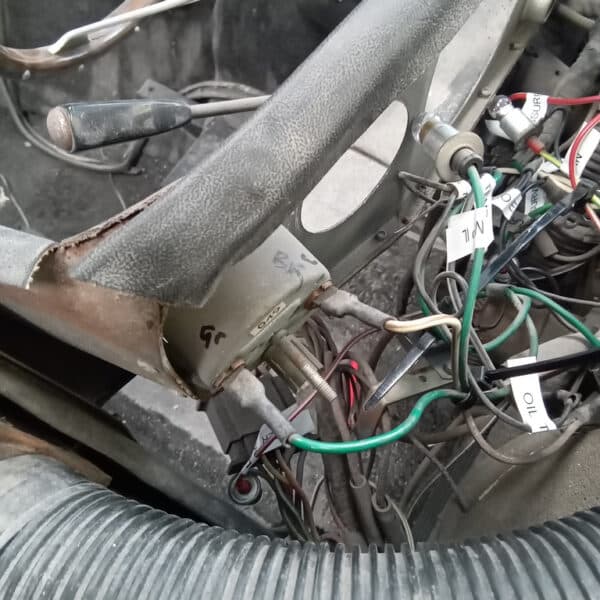 19.08.2025 1970 Aston Martin DBS 6 Vantage White Dash Removal 14