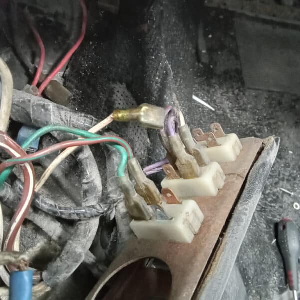 19.08.2025 1970 Aston Martin DBS 6 Vantage White Dash Removal 18