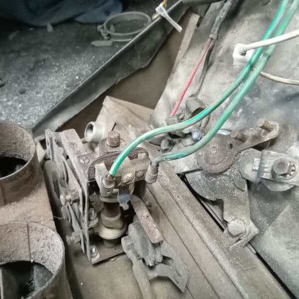 19.08.2025 1970 Aston Martin DBS 6 Vantage White Dash Removal 23