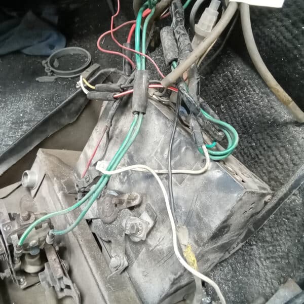 19.08.2025 1970 Aston Martin DBS 6 Vantage White Dash Removal 25