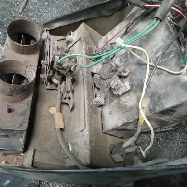 19.08.2025 1970 Aston Martin DBS 6 Vantage White Dash Removal 27