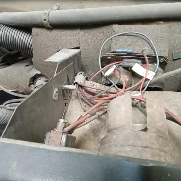 19.08.2025 1970 Aston Martin DBS 6 Vantage White Dash Removal 29