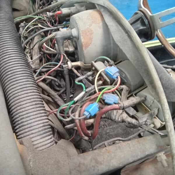 19.08.2025 1970 Aston Martin DBS 6 Vantage White Dash Removal 3