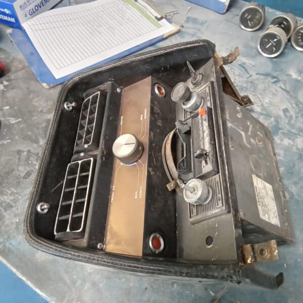 19.08.2025 1970 Aston Martin DBS 6 Vantage White Dash Removal 42