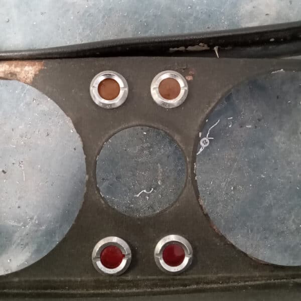 19.08.2025 1970 Aston Martin DBS 6 Vantage White Dash Removal 47