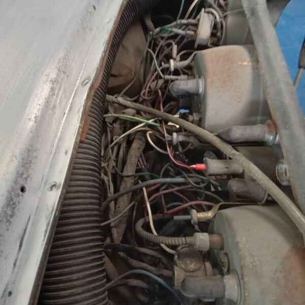 19.08.2025 1970 Aston Martin DBS 6 Vantage White Dash Removal 6
