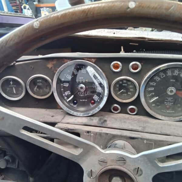 19.08.2025 1970 Aston Martin DBS 6 Vantage White Dash Removal 9