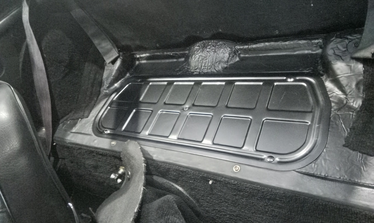 19.08.2025 1973 MG B Roadster Blue Battery Cover 2