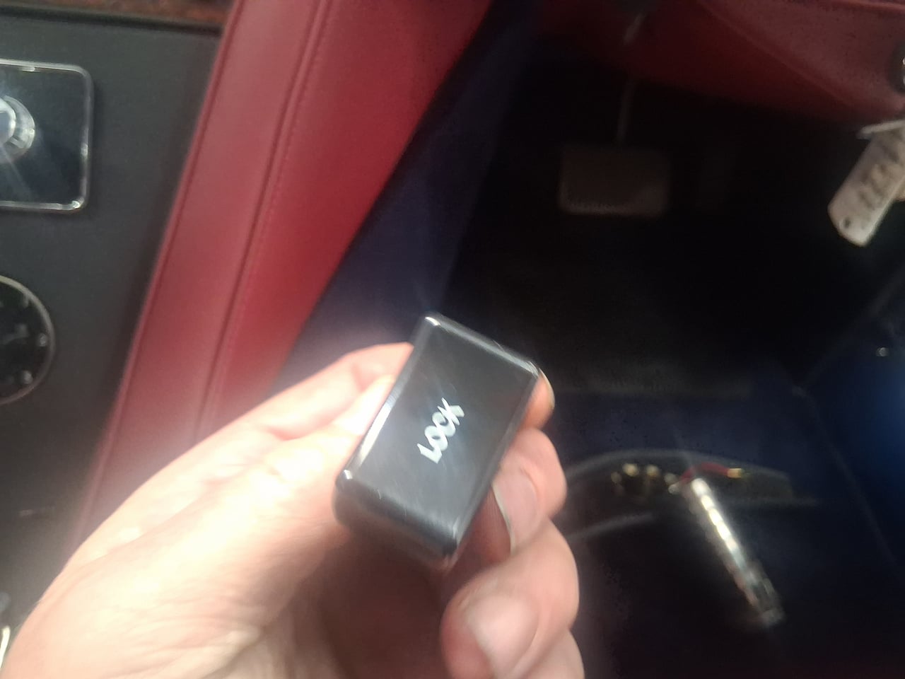 19.08.2025 1976 Jensen Interceptor Blue Battery drain 4
