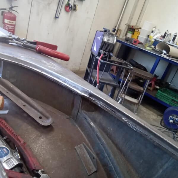 19.08.2025 1978 Mercedes 350SL Red finish U Channel 2