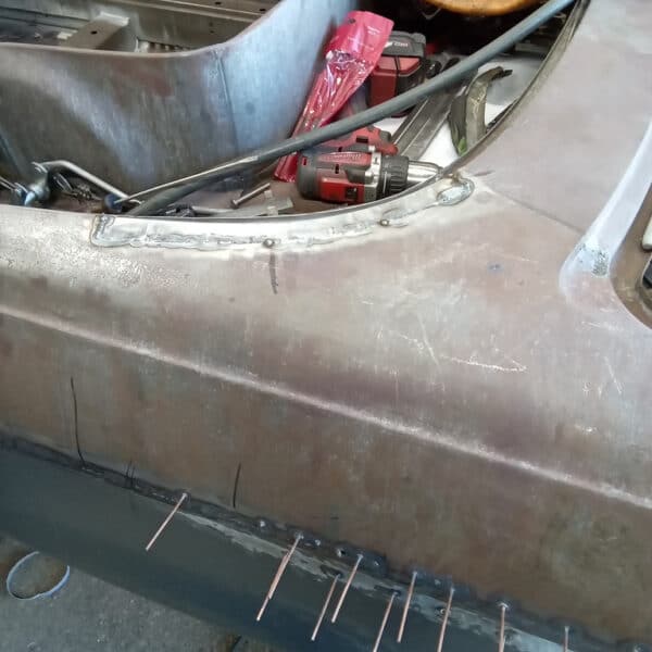 19.08.2025 1978 Mercedes 350SL Red welidng U channel 1