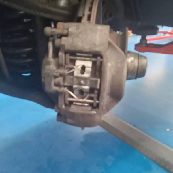 19.08.2025 1985 Mercedes 500 SL Blue squeaky Brakes 14