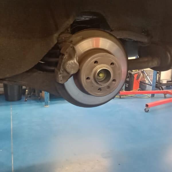 19.08.2025 1985 Mercedes 500 SL Blue squeaky Brakes 2 1