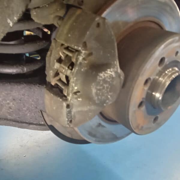 19.08.2025 1985 Mercedes 500 SL Blue squeaky Brakes 2 13