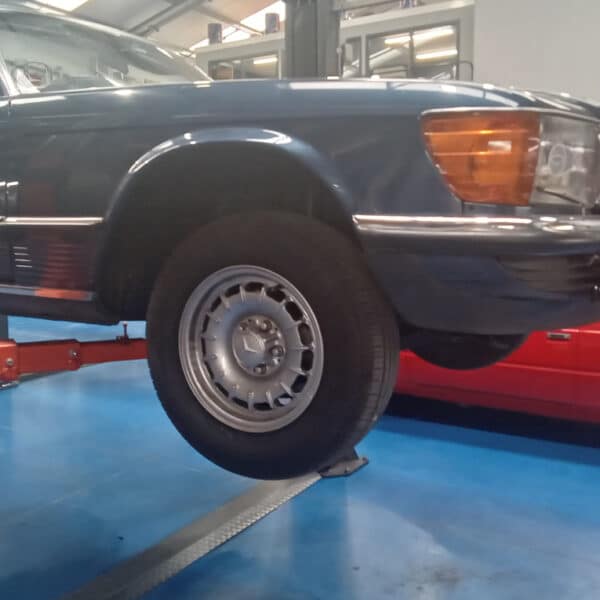 19.08.2025 1985 Mercedes 500 SL Blue squeaky Brakes 25