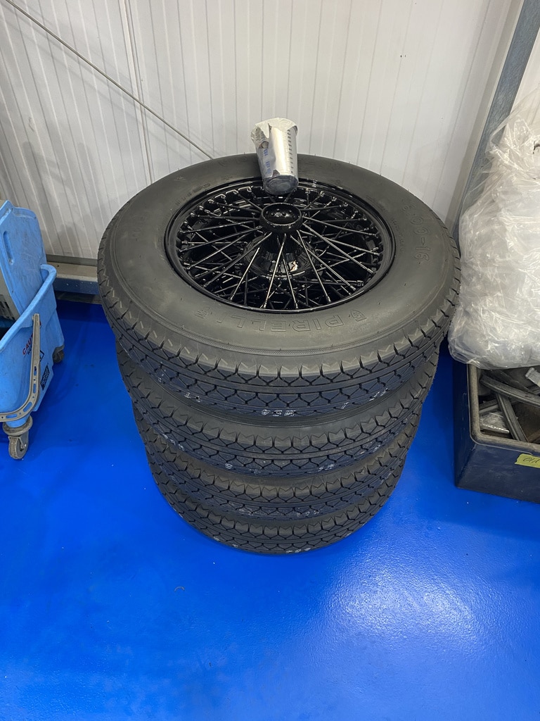 21.08.2025 1953 Aston Martin DB24 Black Wheels 2