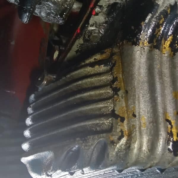 21.08.2025 1956 Jensen 541 Maroon oil Leak 4