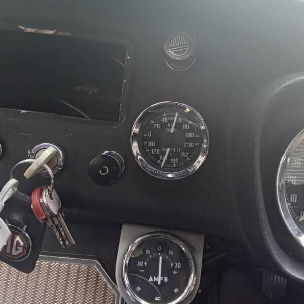 21.08.2025 1967 MG B Roadster White Repairs 11