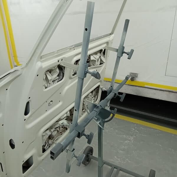 21.08.2025 1969 Audi 70L White Doors paint 10