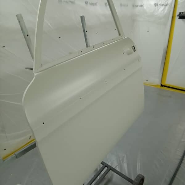 21.08.2025 1969 Audi 70L White Doors paint 12