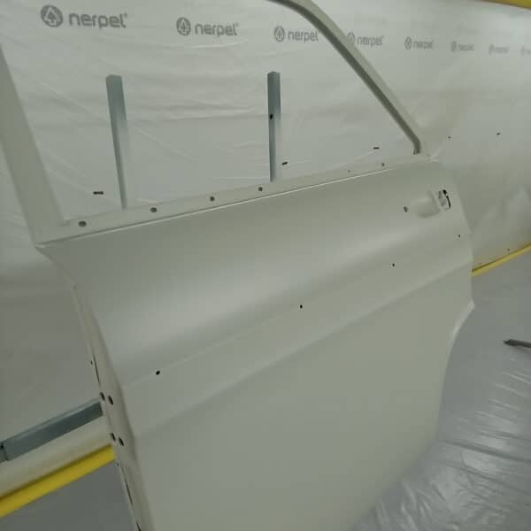 21.08.2025 1969 Audi 70L White Doors paint 5
