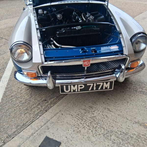 21.08.2025 1973 MG B Roadster Blue Fettling 11