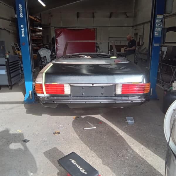 21.08.2025 1978 Mercedes 350SL Red Panel fitment 3