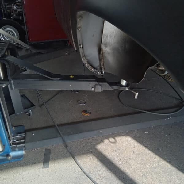 21.08.2025 1978 Mercedes 350SL Red Welding and Grinding 1