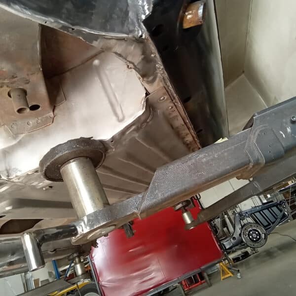 21.08.2025 1978 Mercedes 350SL Red Welding and Grinding 3