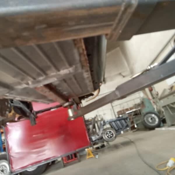 21.08.2025 1978 Mercedes 350SL Red Welding and Grinding 4