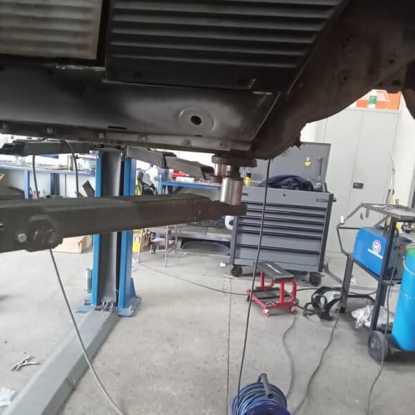 21.08.20251978 Mercedes 350SL Red sill support 2 1