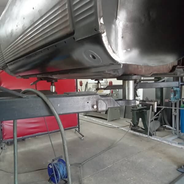 21.08.20251978 Mercedes 350SL Red sill support 2 3