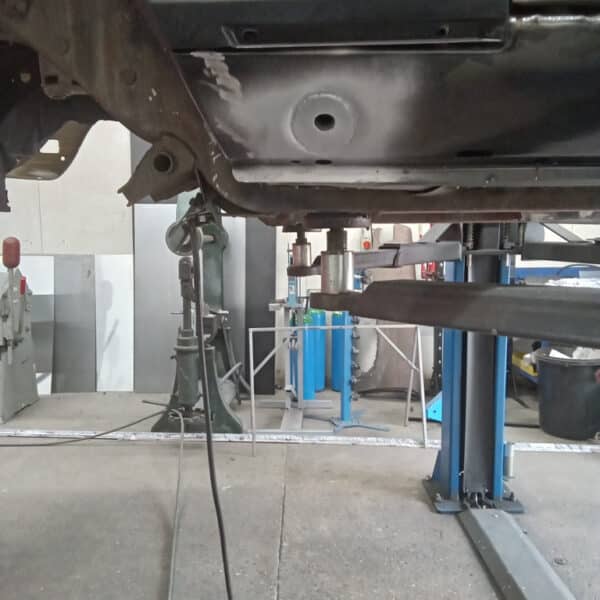 21.08.20251978 Mercedes 350SL Red sill support 2 4