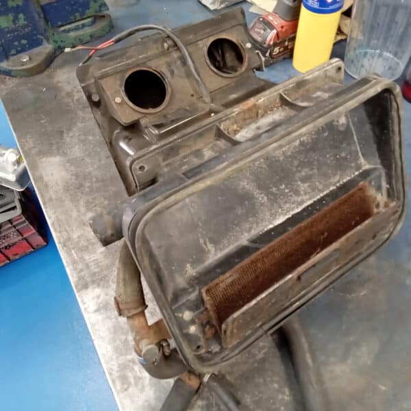 220825 1969 Audi 70L Cleaning Up Parts 3