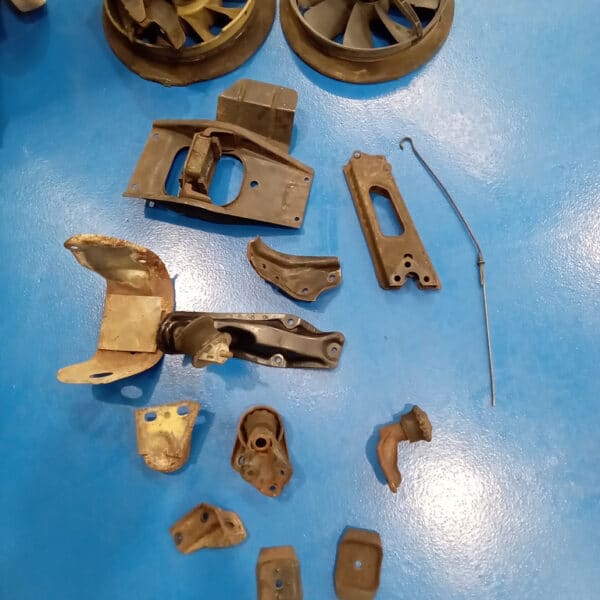220825 1969 Audi 70L Cleaning Up Parts