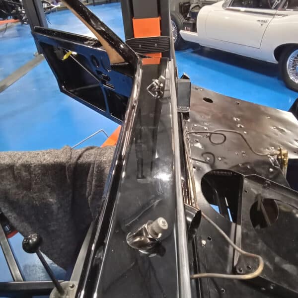 28.08.2025 1953 Aston Martin DB24 Black wiper linkage 1