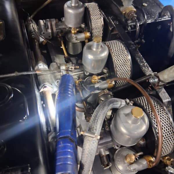 28.08.2025 1956 Jensen 541 Maroon Cylinder head 3