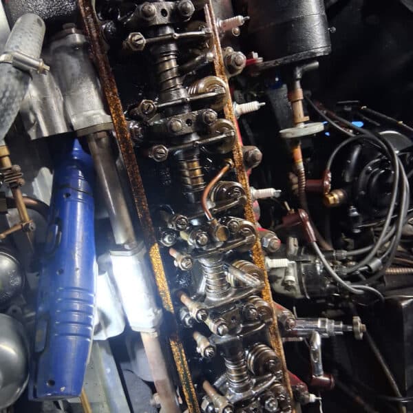 28.08.2025 1956 Jensen 541 Maroon Cylinder head 5