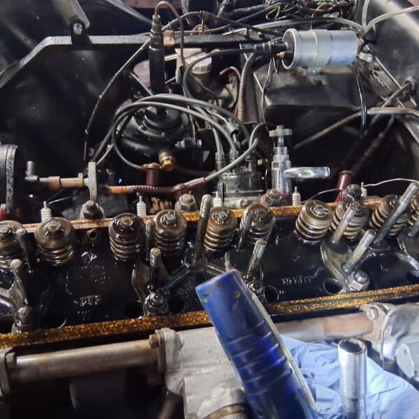 28.08.2025 1956 Jensen 541 Maroon Cylinder head 6