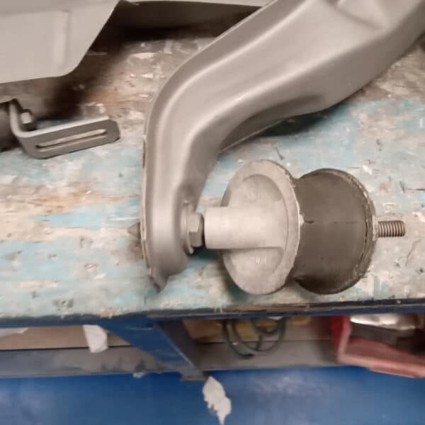 020925 1969 Audi 70L Parts Painted 18