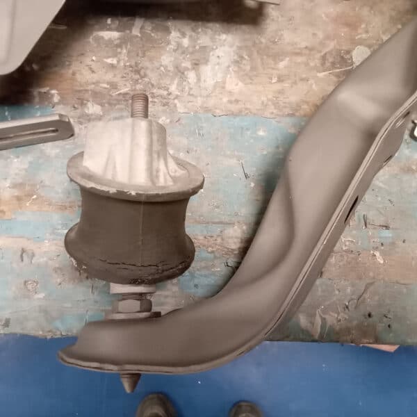020925 1969 Audi 70L Parts Painted 19