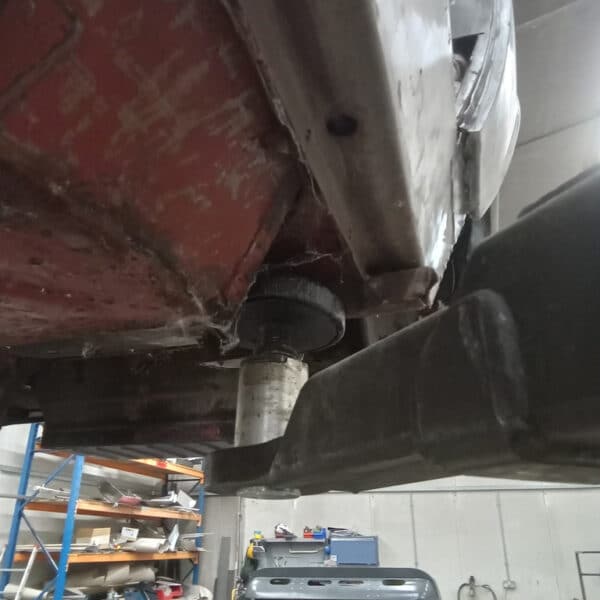 031025 1970 Aston Martin DBS Lift Ponts Before Repair 3