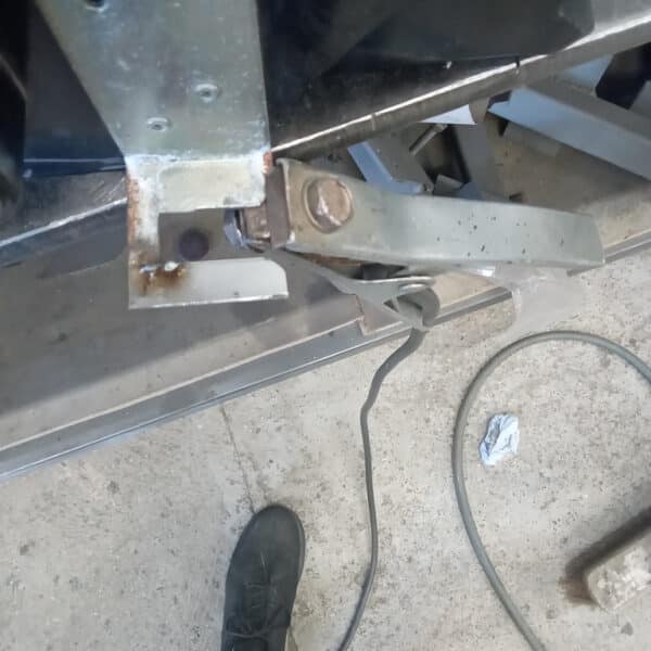 04.09.2025 1987 Mercedes 500 SL Grey Heater box 2