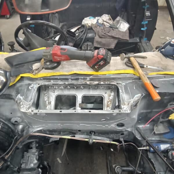 04.09.2025 1987 Mercedes 500 SL Grey more welding bluk head 1