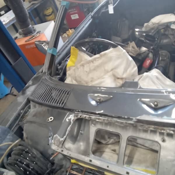 04.09.2025 1987 Mercedes 500 SL Grey washed arms 1