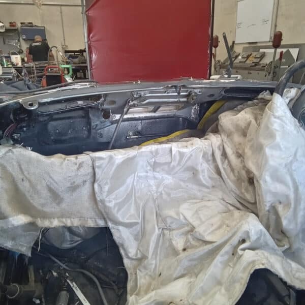 04.09.2025 1987 Mercedes 500 SL Grey washed arms 2